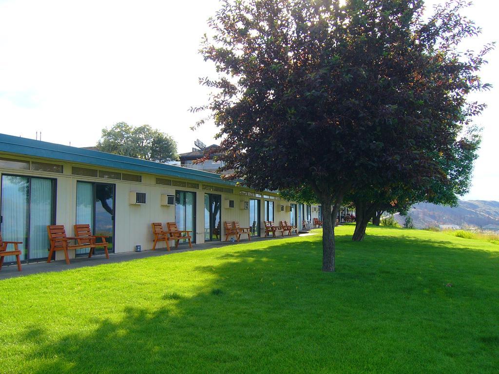 Hospitality Inn Kamloops Exterior photo
