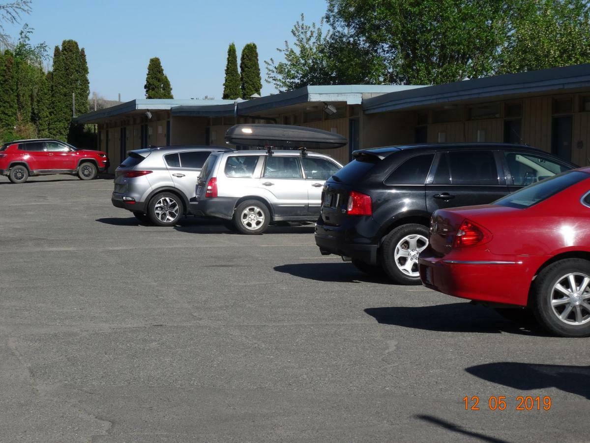 Hospitality Inn Kamloops Exterior photo